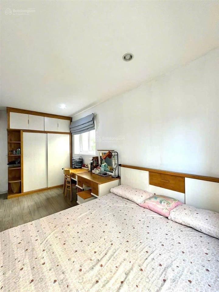 Cần bán gấp căn hộ citygate căn góc đẹp full nội thất giá 2yty8..
