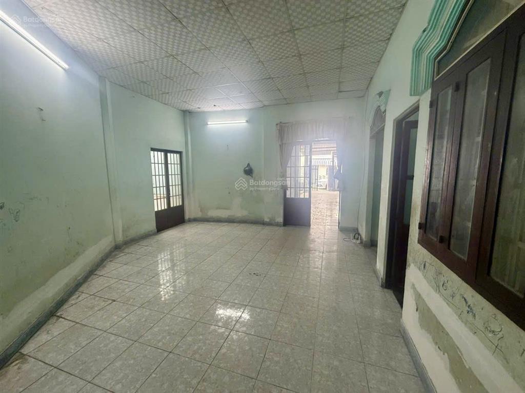 Bán nhà trệt  diện tích lớn  phù hợp làm nhà sân vườn