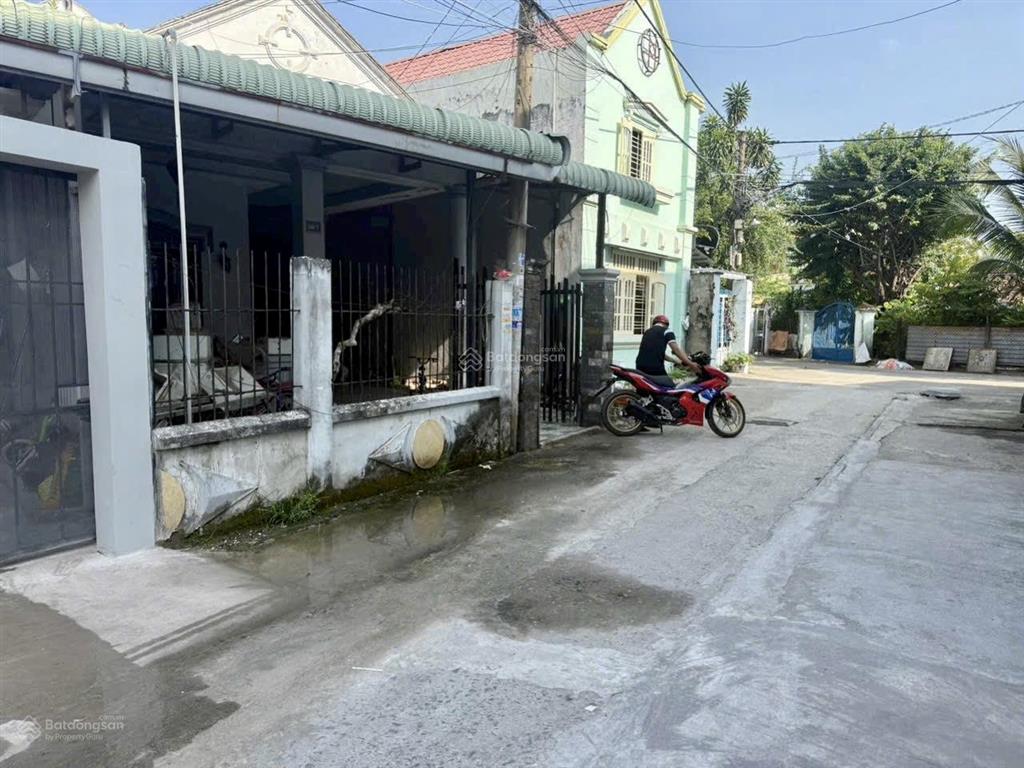 Bán nhà trệt  diện tích lớn  phù hợp làm nhà sân vườn