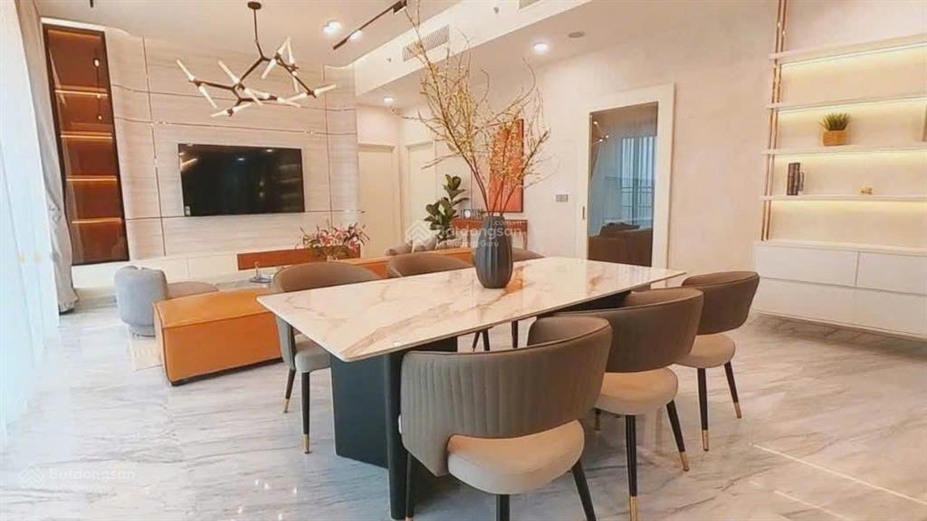 Cho thuê cc tại căn hộ define, 115 triệu, 220m2, 3pn, 4wc, đầy đủ nội thất lầu cao