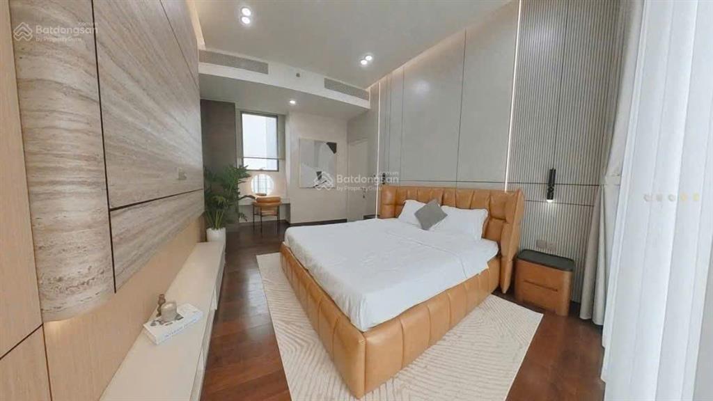 Cho thuê cc tại căn hộ define, 115 triệu, 220m2, 3pn, 4wc, đầy đủ nội thất lầu cao