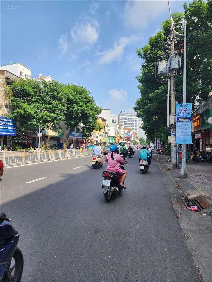 31,5tỷ/60m3 nhà 3tầng lô góc đường lê văn sỹ gần chợ trường học