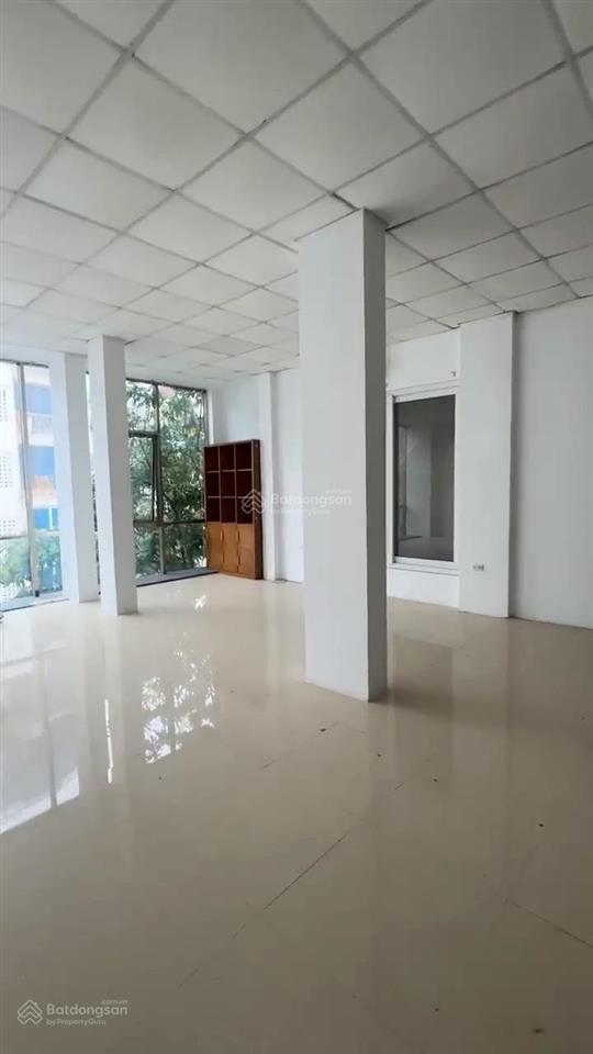 Cho thuê văn phòng tại 10/612 lạc long quân, 12 triệu, 100m2 đẹp, nhiều tiện ích