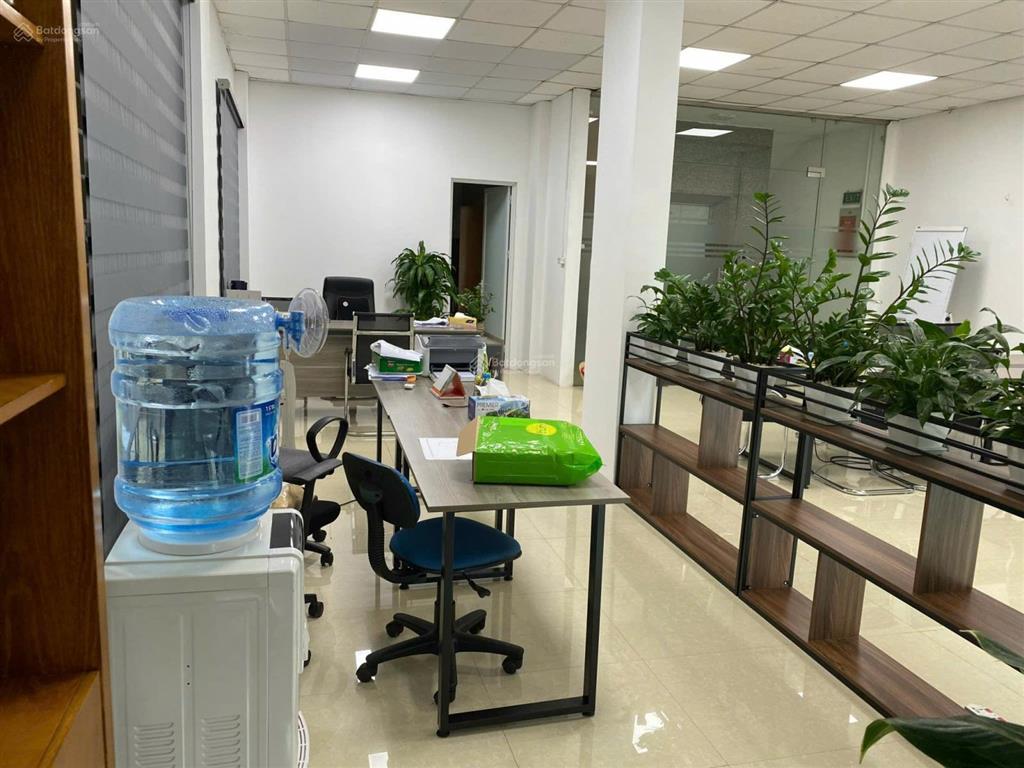 Cho thuê văn phòng tại 10/612 lạc long quân, 12 triệu, 100m2 đẹp, nhiều tiện ích