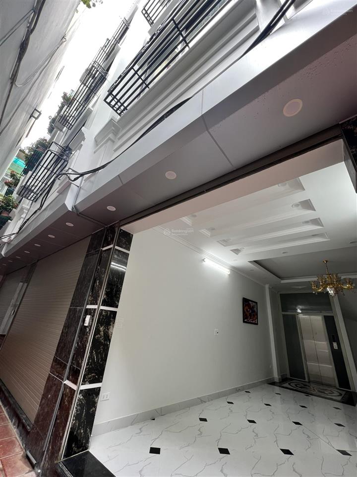 Nhà 4 tầng thang máy, mới, đẹp, thoáng, yên tĩnh, ngay trung tâm thành phố