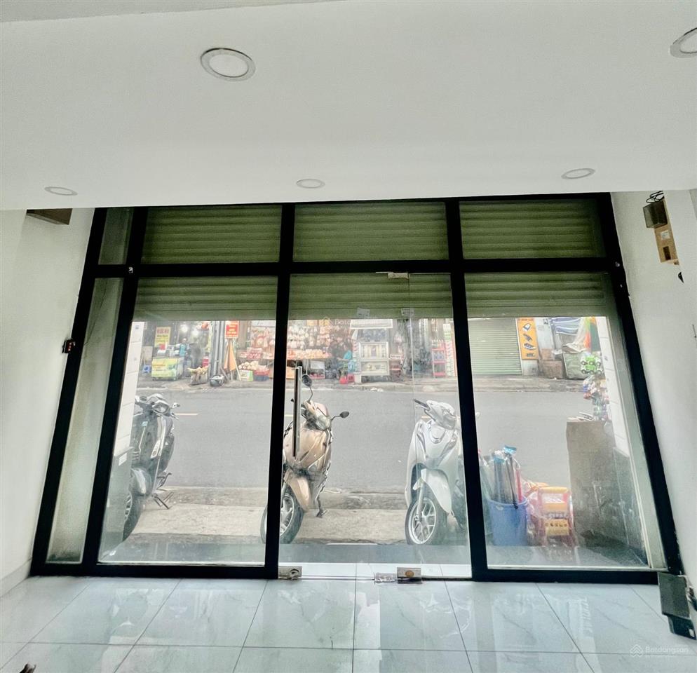 Vị trí mặt tiền 3x0 huỳnh văn bánh, p. 10, q. pn, ngang 4,8m, chính chủ bán gấp giá chỉ 17 tỷ