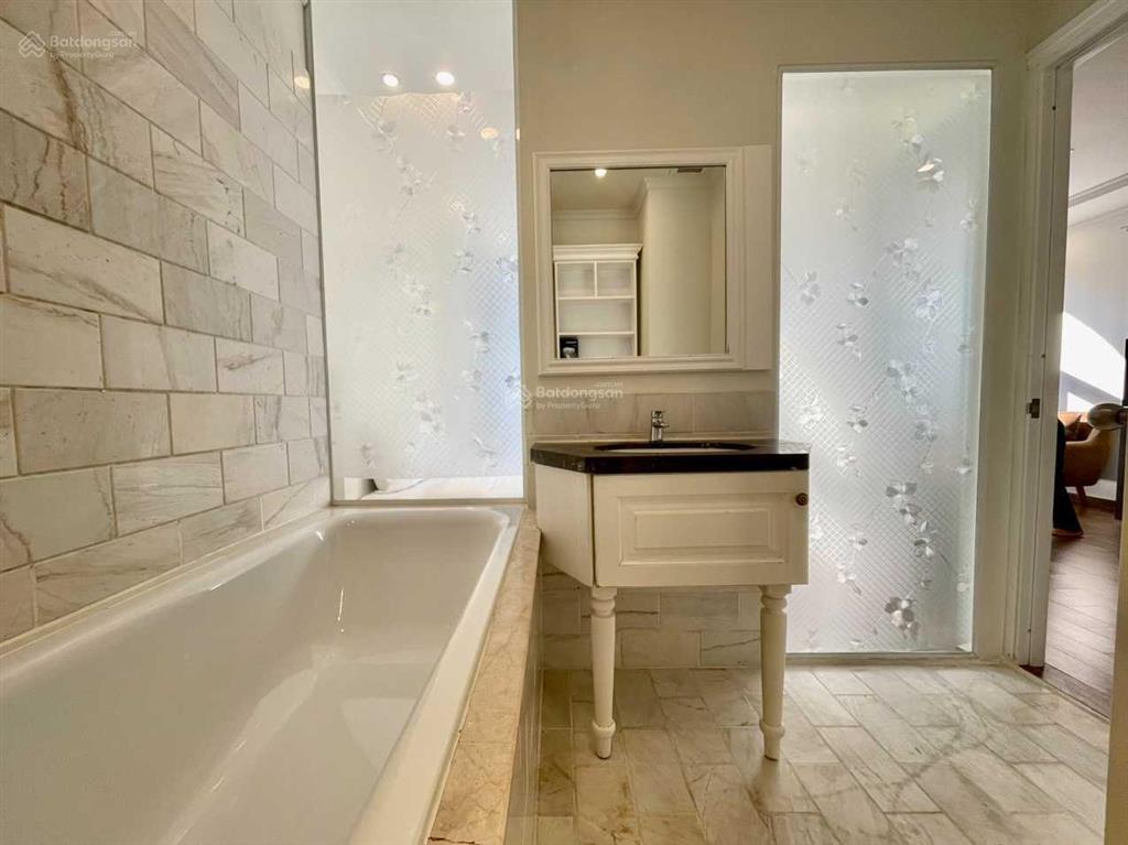 Sắp trống studio/1pn tách bếp 45m2 gym  hồ bơi  dọn phòng  máy giặt riêng