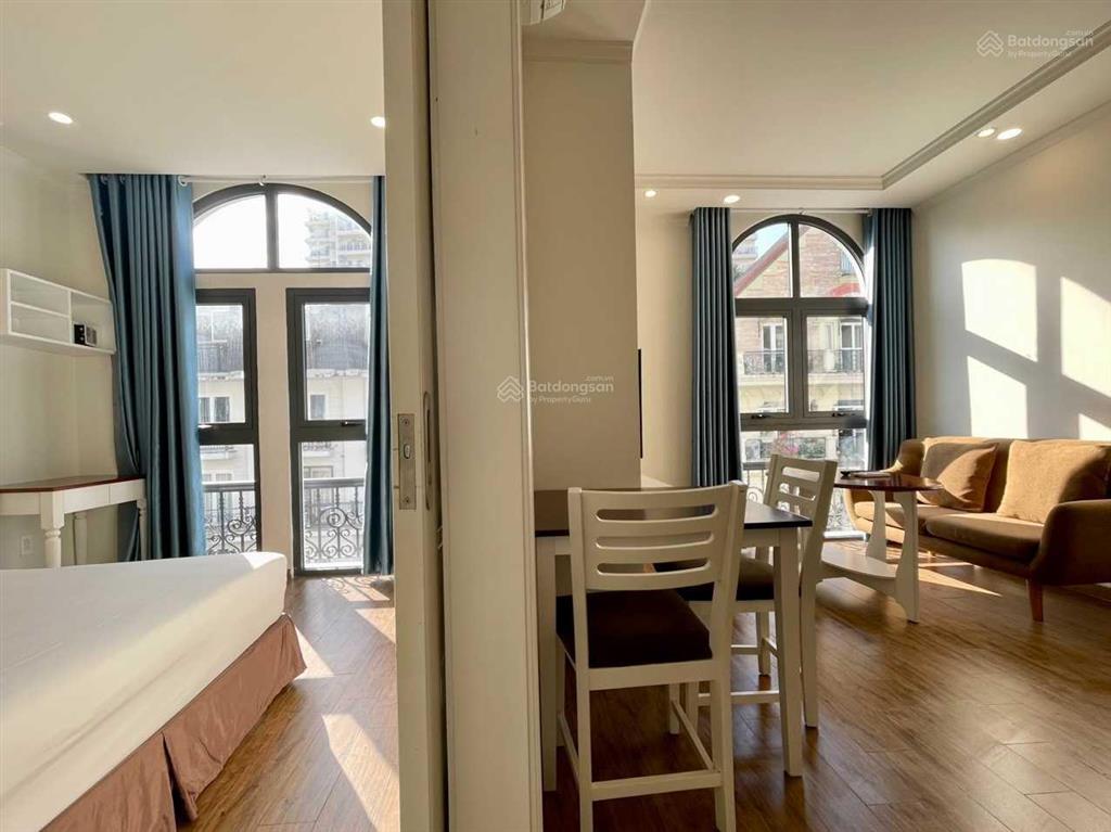 Sắp trống studio/1pn tách bếp 45m2 gym  hồ bơi  dọn phòng  máy giặt riêng