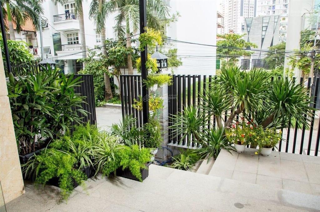 Trống căn hộ view landmark  balcony thoáng  chỉ tính điện