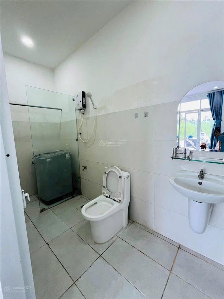 Cho thuê minihouse mặt tiền ban công kdc 91b gần đhyd, đhct, đhfpt