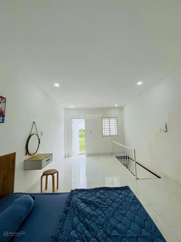 Cho thuê minihouse mặt tiền ban công kdc 91b gần đhyd, đhct, đhfpt