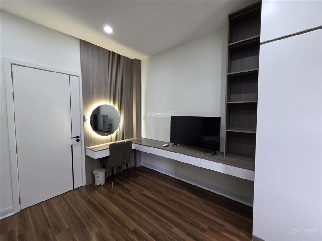 Bán nhà 4 lầu mt đường tiểu la, hòa cường, sẵn thang máy
dt đất 80m2, ngang 5m