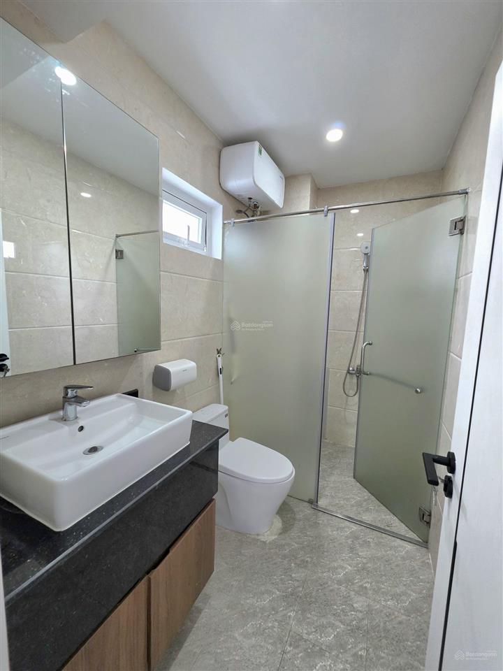 Bán nhà 4 lầu mt đường tiểu la, hòa cường, sẵn thang máy
dt đất 80m2, ngang 5m