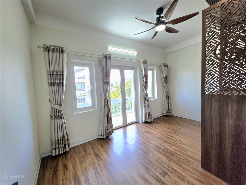 Bán nhà 4 lầu mt đường tiểu la, hòa cường, sẵn thang máy
dt đất 80m2, ngang 5m