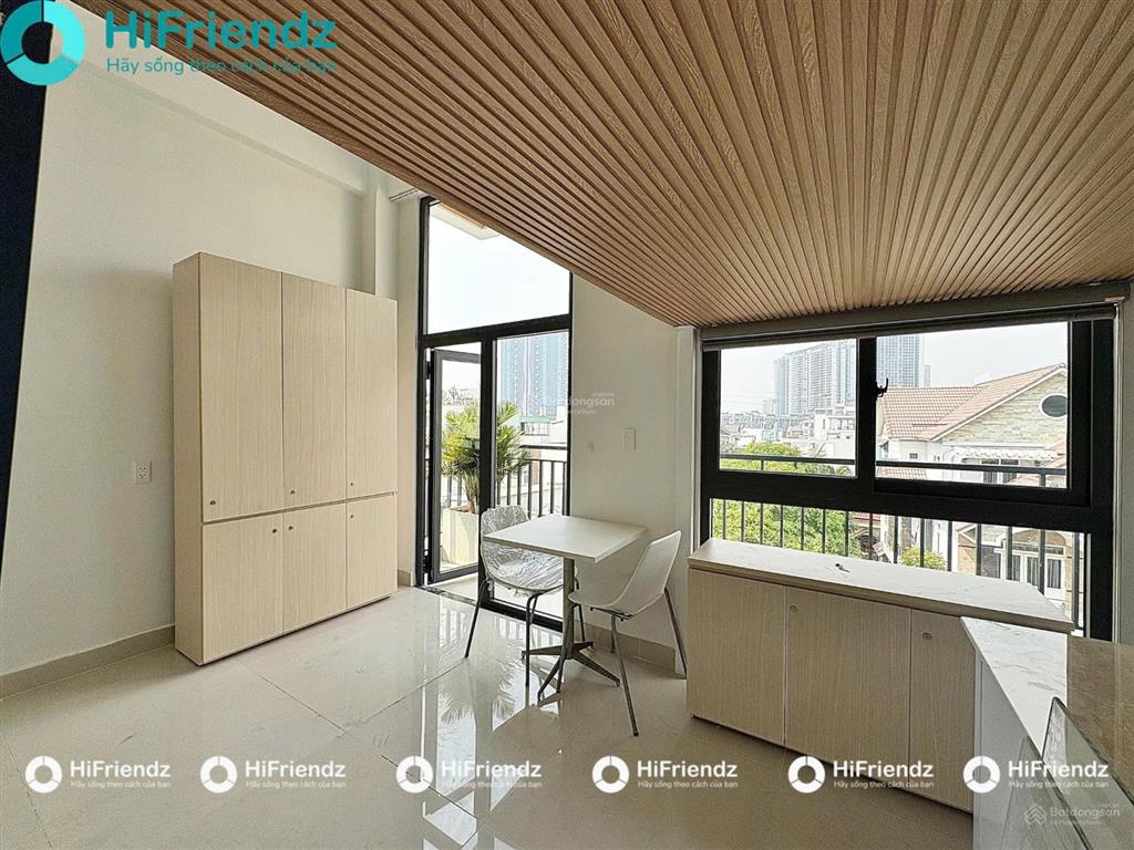 Duplex gác cao 1m8  đứng thẳng người không lo đụng đầu. ban công và cửa sổ