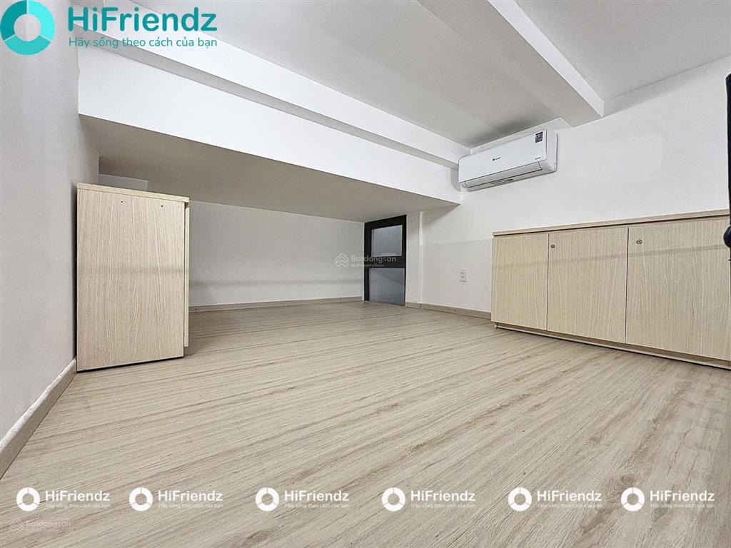 Duplex gác cao 1m8  đứng thẳng người không lo đụng đầu. ban công và cửa sổ