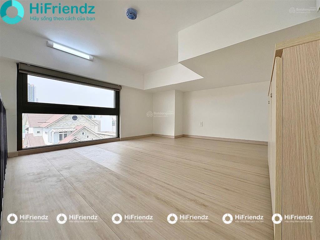 Duplex gác cao 1m8  đứng thẳng người không lo đụng đầu. ban công và cửa sổ