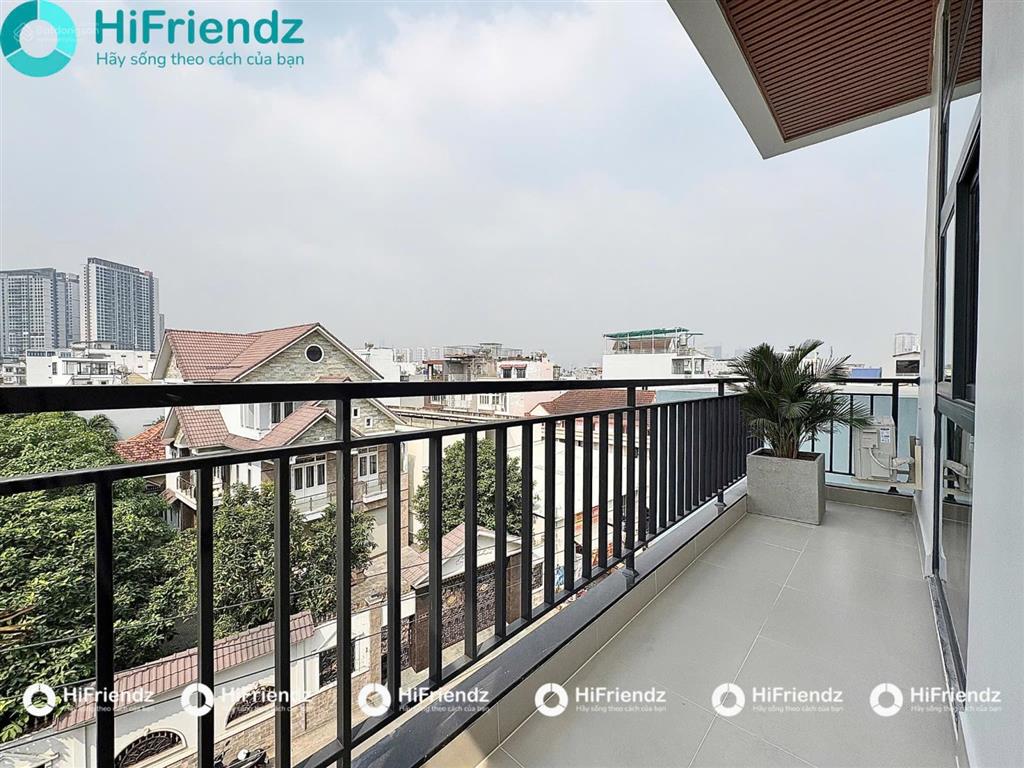 Duplex gác cao 1m8  đứng thẳng người không lo đụng đầu. ban công và cửa sổ