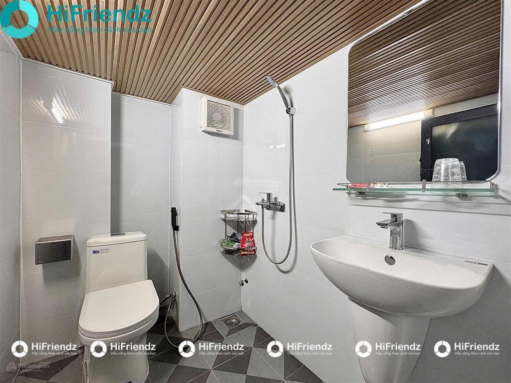 Duplex gác cao 1m8  đứng thẳng người không lo đụng đầu. ban công và cửa sổ