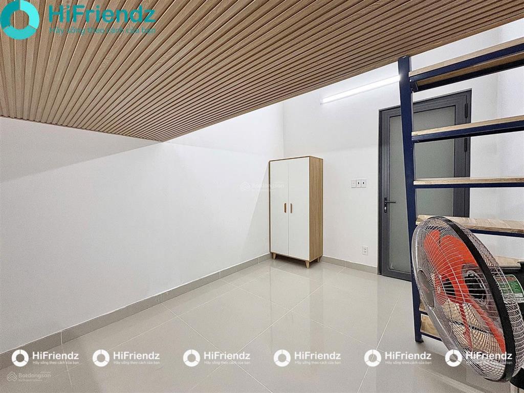 Duplex gác cao 1m8  đứng thẳng người không lo đụng đầu. ban công và cửa sổ