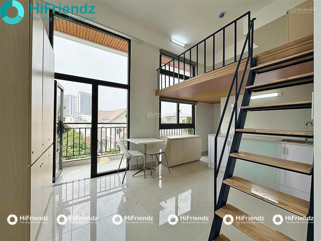 Duplex gác cao 1m8  đứng thẳng người không lo đụng đầu. ban công và cửa sổ