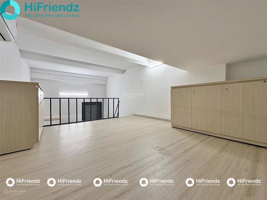 Duplex gác cao 1m8  đứng thẳng người không lo đụng đầu. ban công và cửa sổ