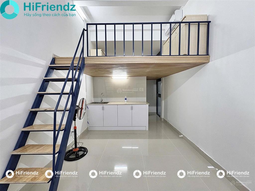 Duplex gác cao 1m8  đứng thẳng người không lo đụng đầu. ban công và cửa sổ
