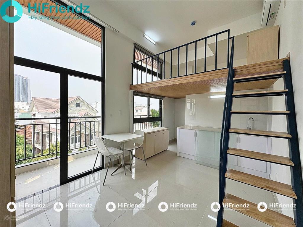Duplex gác cao 1m8  đứng thẳng người không lo đụng đầu. ban công và cửa sổ
