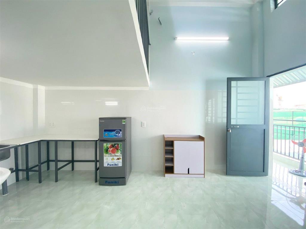 Duplex gác cao 2m  siêu rộng  có ban công hành lang phía trước