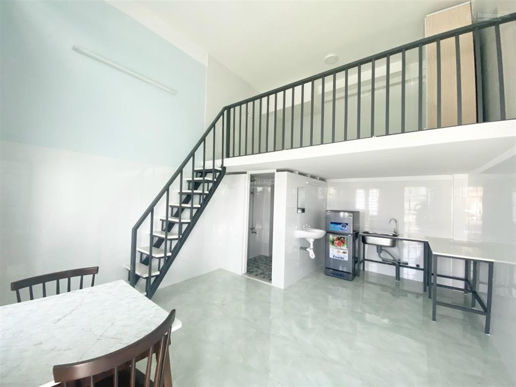 Duplex gác cao 2m  siêu rộng  có ban công hành lang phía trước