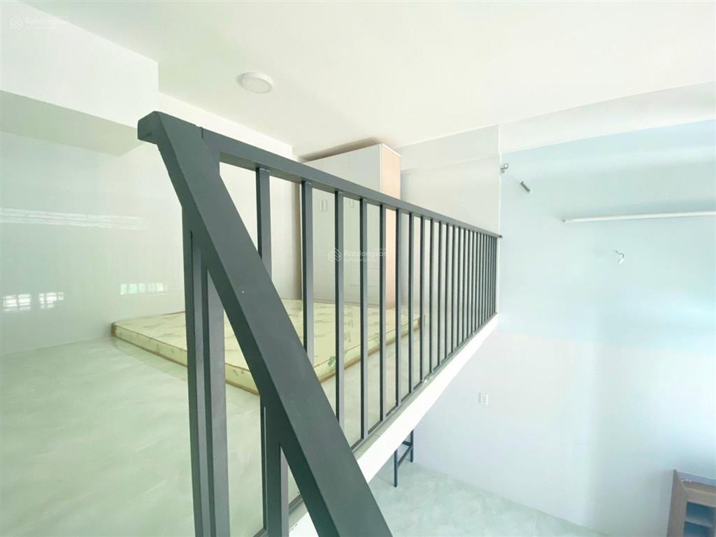 Duplex gác cao 2m  siêu rộng  có ban công hành lang phía trước