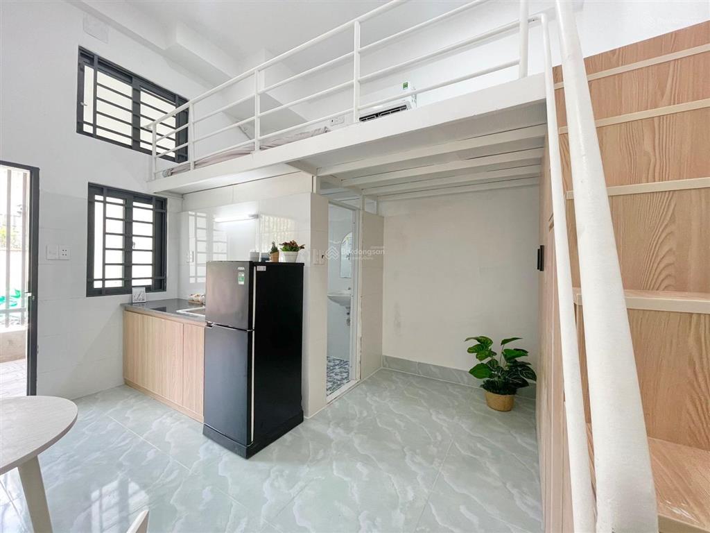 Duplex gác cao 2m  siêu rộng  có ban công hành lang phía trước
