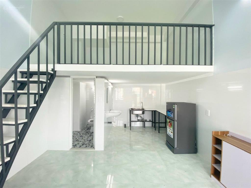 Duplex gác cao 2m  siêu rộng  có ban công hành lang phía trước