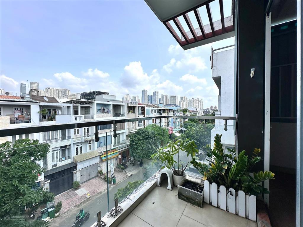 1 phòng ngủ full nội thất máy giặt riêng ban công