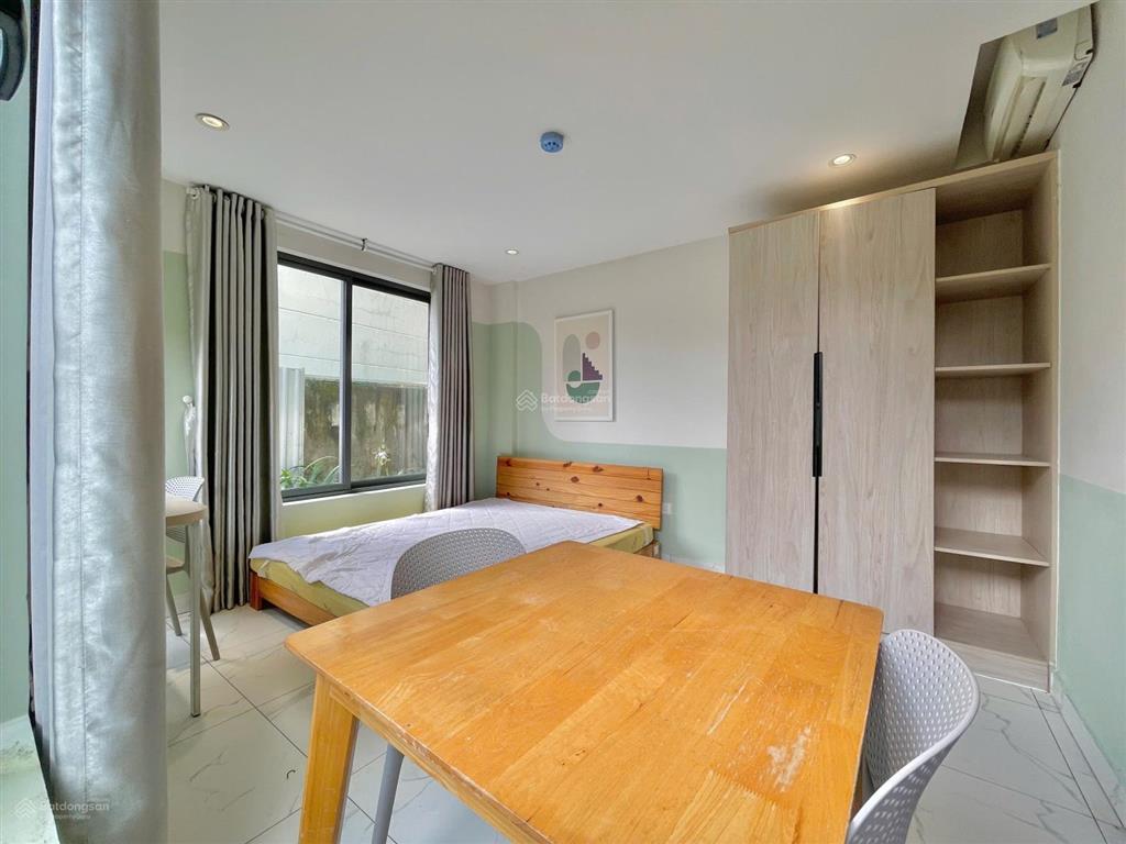 Studio ngập tràn ánh sáng tự nhiên, thiết kế hiện đại đúng hình đúng giá