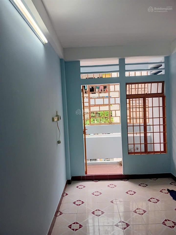 Cho thuê nguyên căn chung cư phường 3, quận 4  dt 50m²