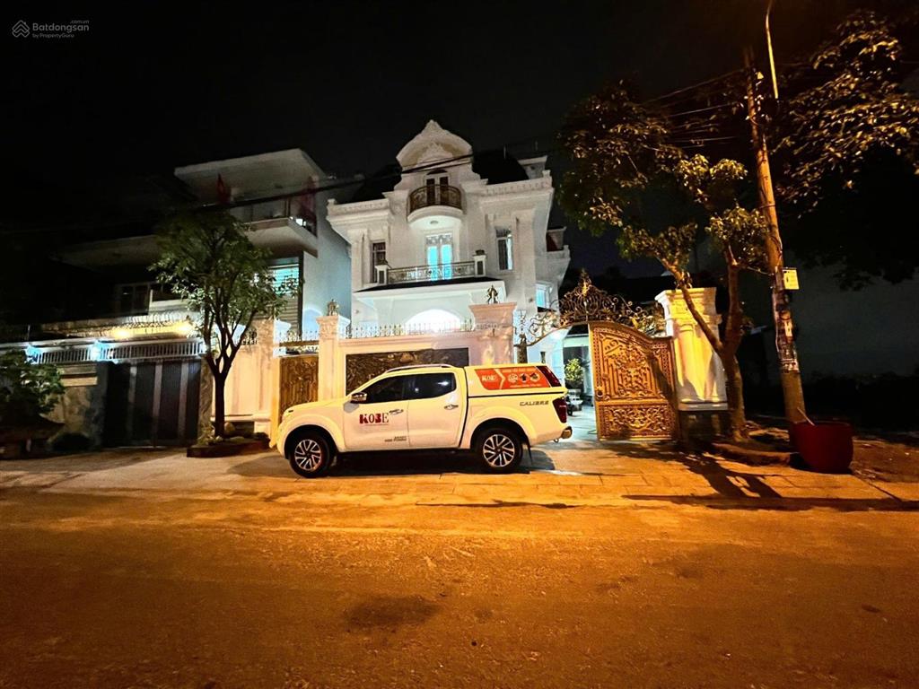 Biệt thự 250m2  ngang 12.5m  4 tầng hơn 20 tỷ