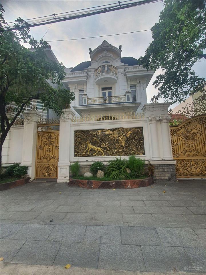 Biệt thự 250m2  ngang 12.5m  4 tầng hơn 20 tỷ