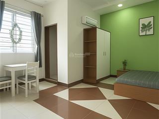 Cho thuê studio bếp xa giường, cửa sổ thoáng, gần cầu sài gòn.