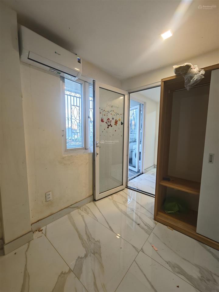 Cho thuê căn hộ 2 phòng ngủ , cửa sổ thoáng, full nội thất, siêu rộng
