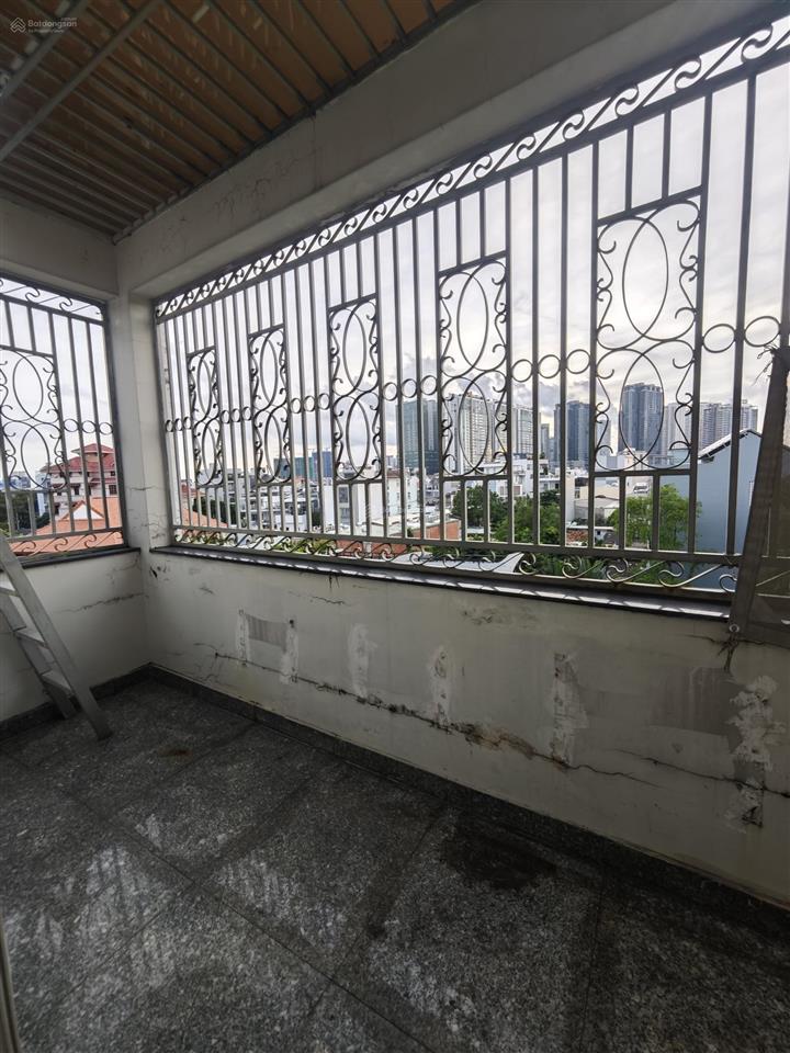 Cho thuê căn hộ 2 phòng ngủ , cửa sổ thoáng, full nội thất, siêu rộng