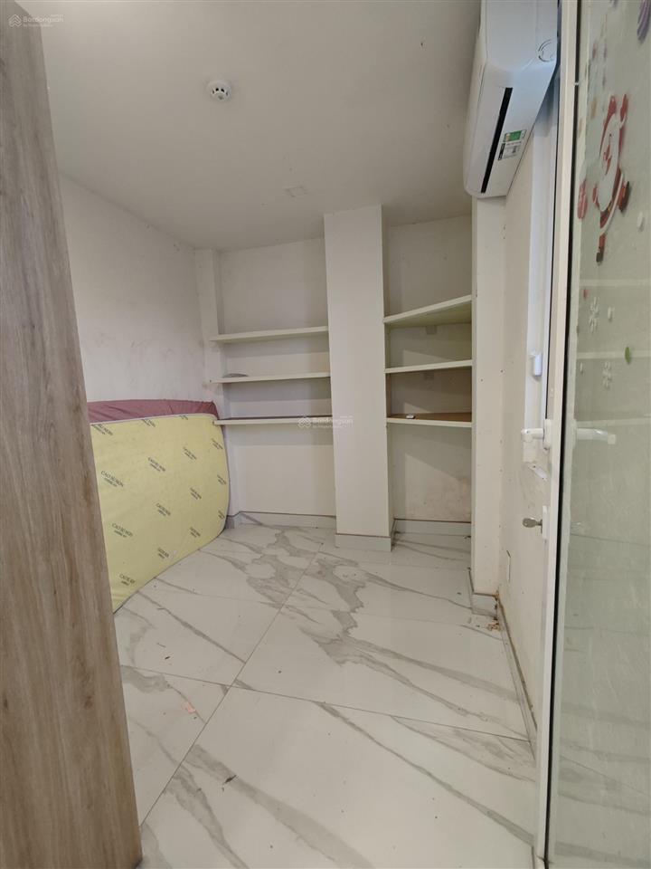 Cho thuê căn hộ 2 phòng ngủ , cửa sổ thoáng, full nội thất, siêu rộng