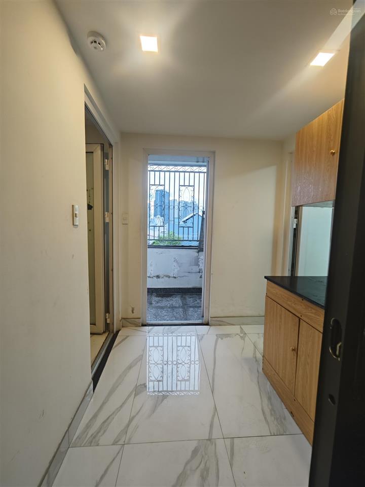 Cho thuê căn hộ 2 phòng ngủ , cửa sổ thoáng, full nội thất, siêu rộng