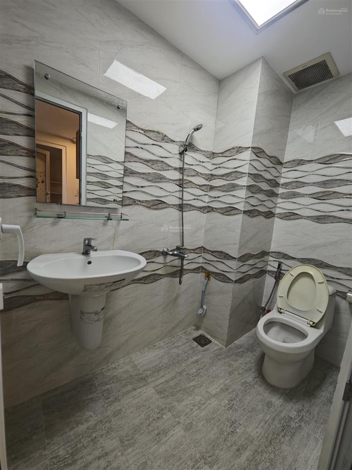 Cho thuê căn hộ 2 phòng ngủ , cửa sổ thoáng, full nội thất, siêu rộng