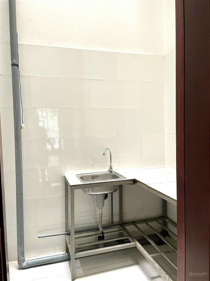 Cho thuê studio tách bếp, gần cầu sài gòn