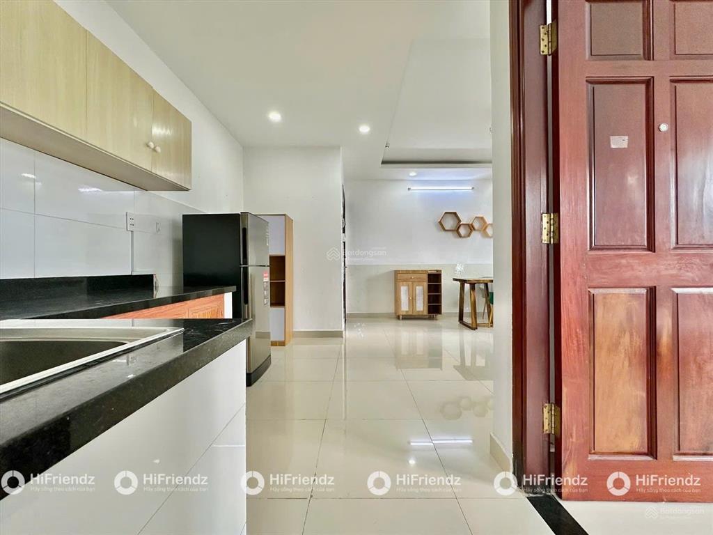 Cho thuê căn hộ 1 phòng ngủ, cửa sổ siêu thoáng  full nội thất, gần cầu sài gòn