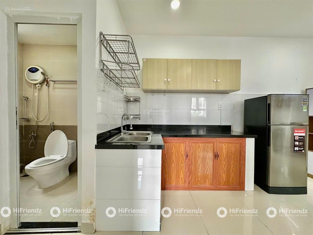 Cho thuê căn hộ 1 phòng ngủ, cửa sổ siêu thoáng  full nội thất, gần cầu sài gòn