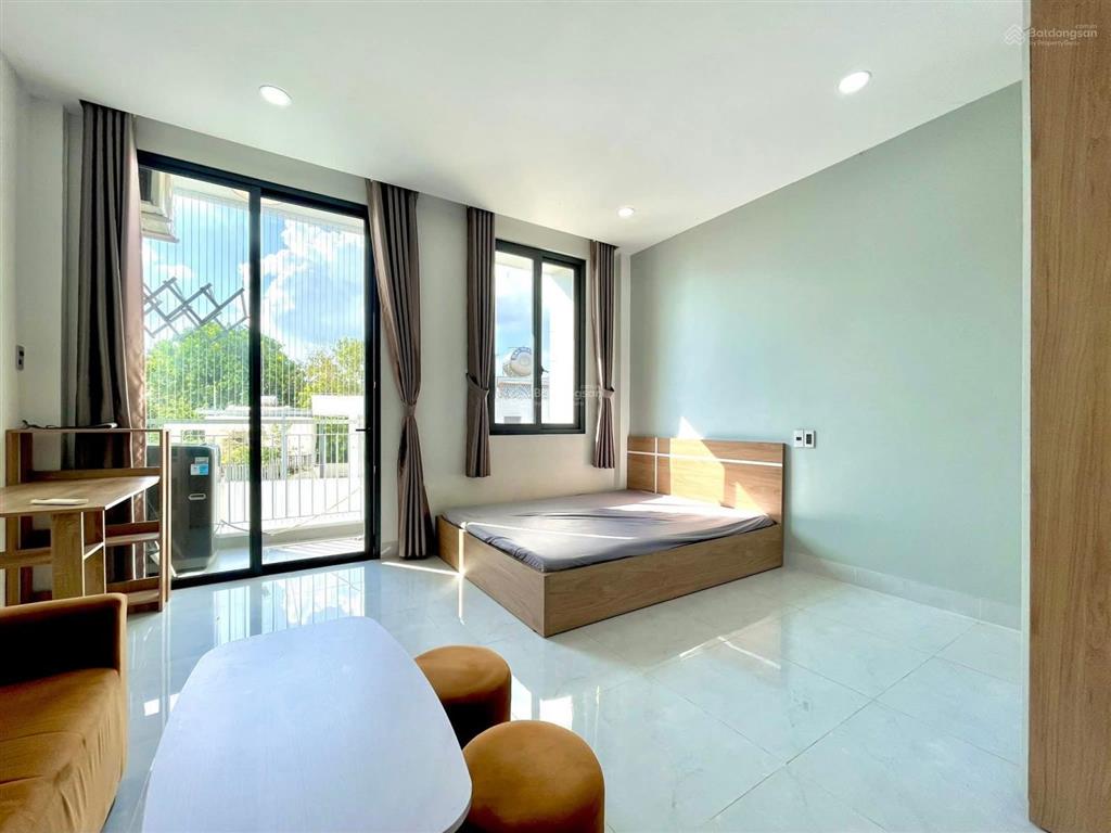 Cho thuê căn hộ ban công siêu thoáng  gần cầu sài gòn full nội thất