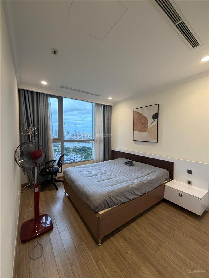 Bán nhanh 2 phòng ngủ giá 10,2 tỷ vinhomes bình thạnh