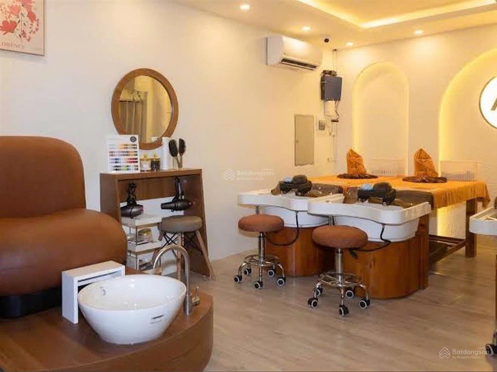 Bán khách sạn dòng tiền 280300 triệu/tháng. giá cực sốc chỉ hơn 23 tỷ